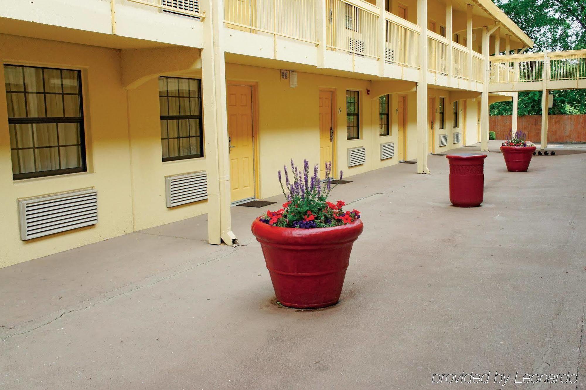 Americas Best Value Inn Монтгомери Экстерьер фото
